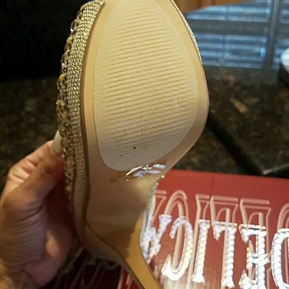 Shoes - Picture 2 of 3